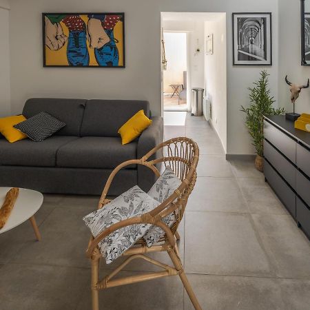 Appartement Terrasse climatisé calme en centre-ville LʼIsle-sur-la-Sorgue Esterno foto