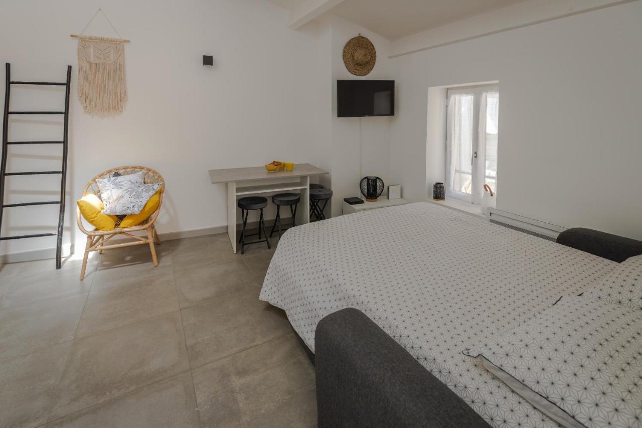 Appartement Terrasse climatisé calme en centre-ville LʼIsle-sur-la-Sorgue Esterno foto