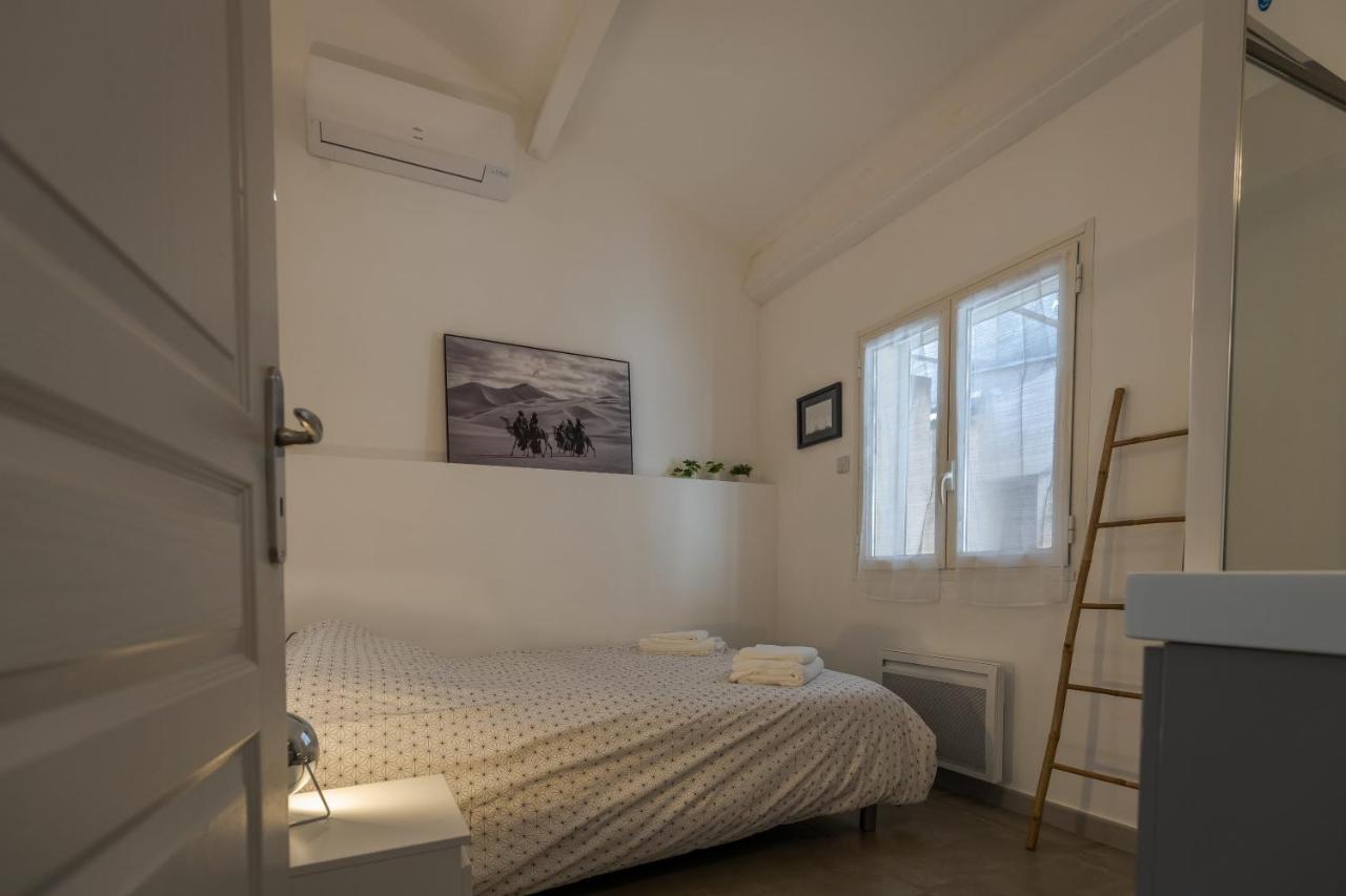 Appartement Terrasse climatisé calme en centre-ville LʼIsle-sur-la-Sorgue Esterno foto